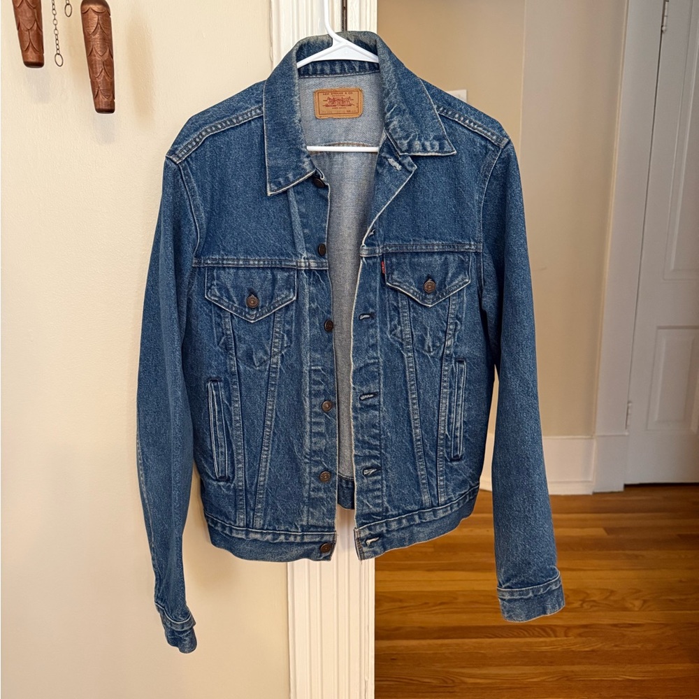 Vtg Levi’s 70506 Denim Trucker Jacket USA Made Med Wash Classic Jean Size 44L
